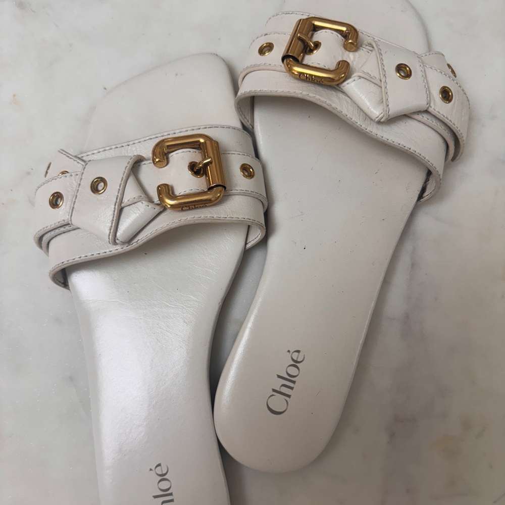 🤍 CHLOE Mae White Leather Buckle Flat Slide Sandals 🤍 - Picture 3 of 9